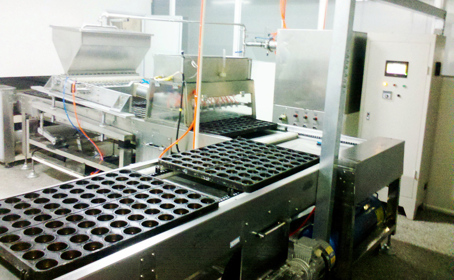 Bagerimaskine udvikler sig til at producere kage med høj teknologi og kvalitet (1)