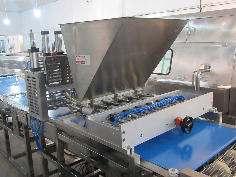 Industrial Type yeast-raised Extruder Donut Machine Photo (1)