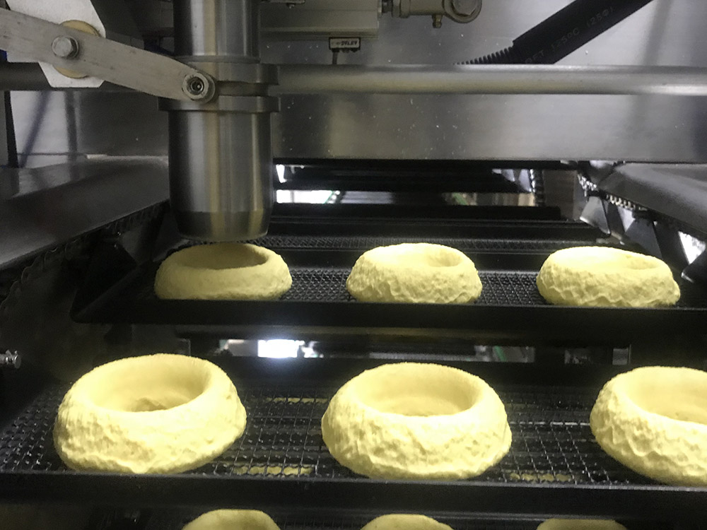 Industrial Type yeast-raised Extruder Donut Machine Photo (2)